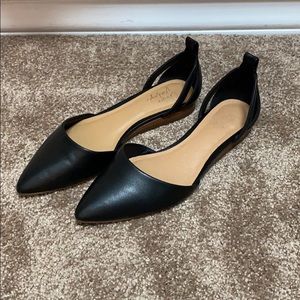 Crown Vintage black pointed toe flats, size 6